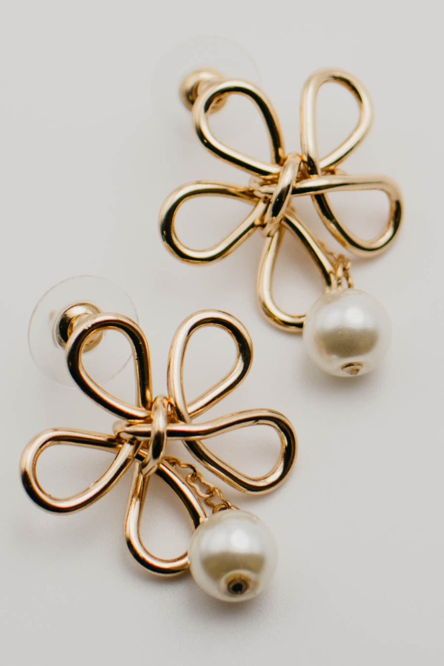 The Maddey Floral Pearl Earring