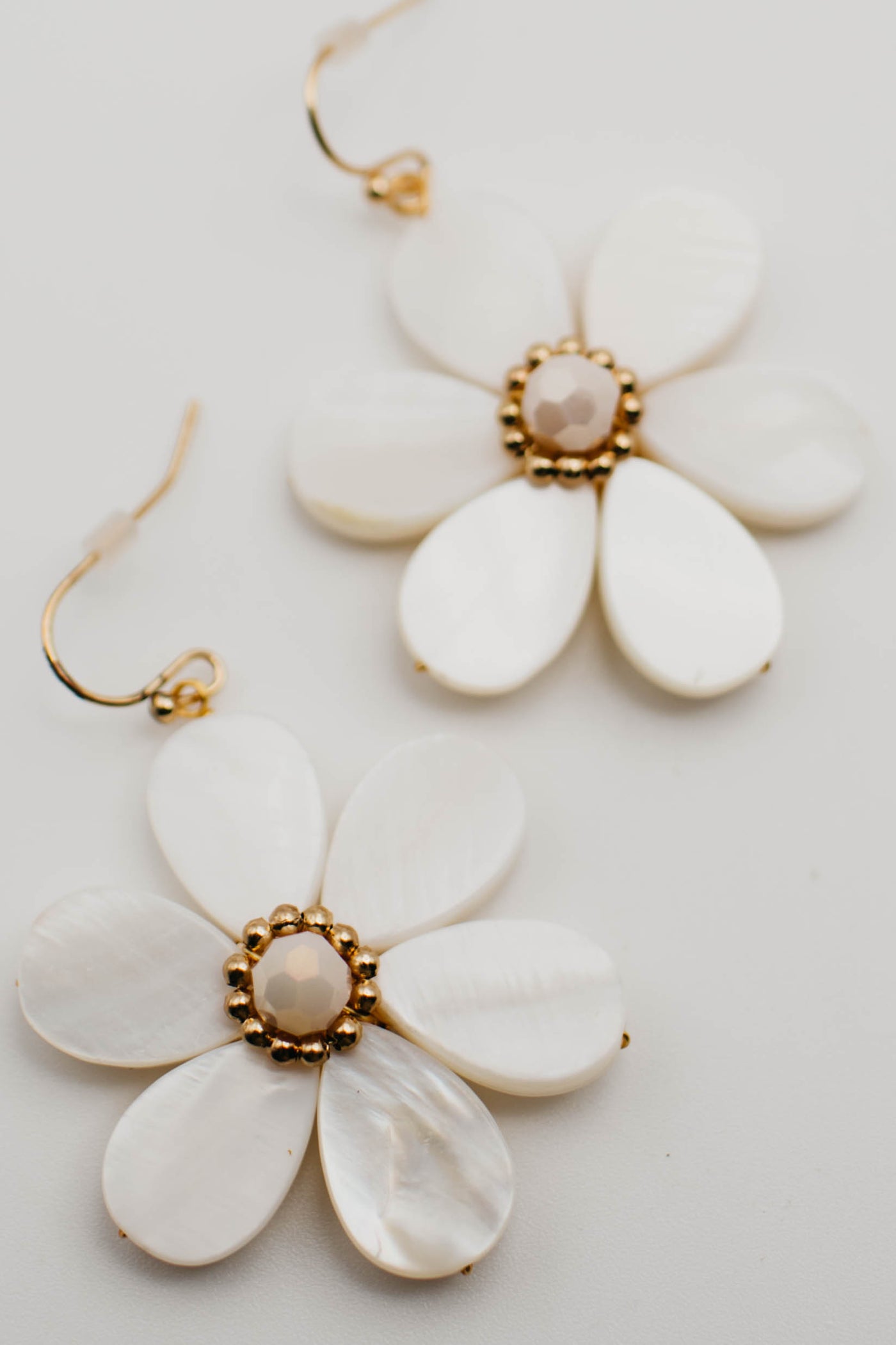 The Hayzl Shell Flower Earring