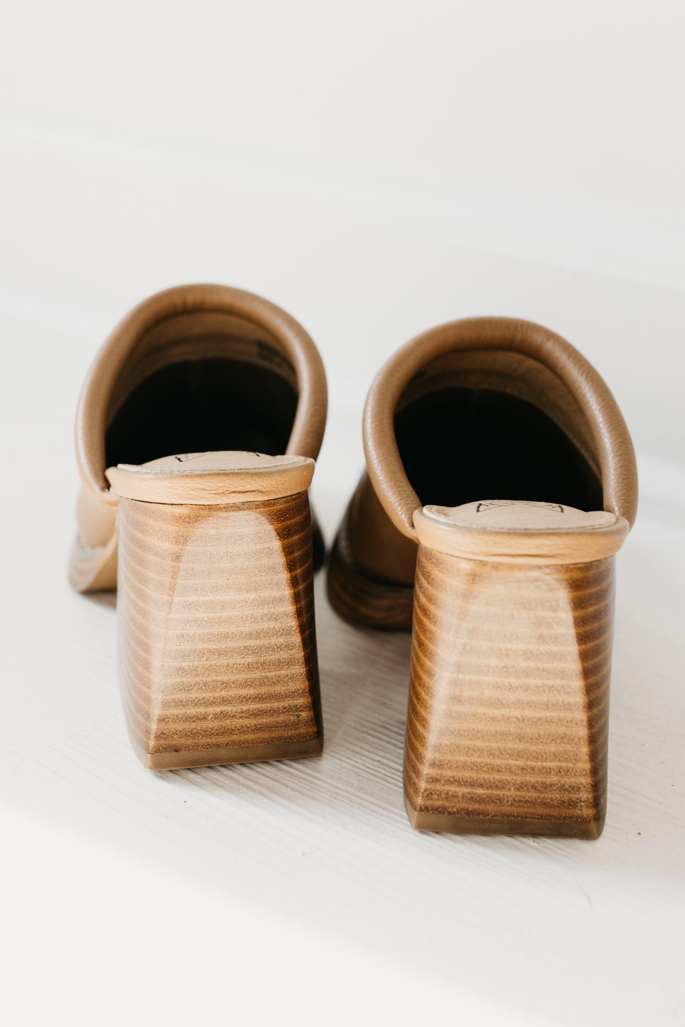 格安で入手する方法 Muleau Square Toe Sandals | www.circuitoies.it